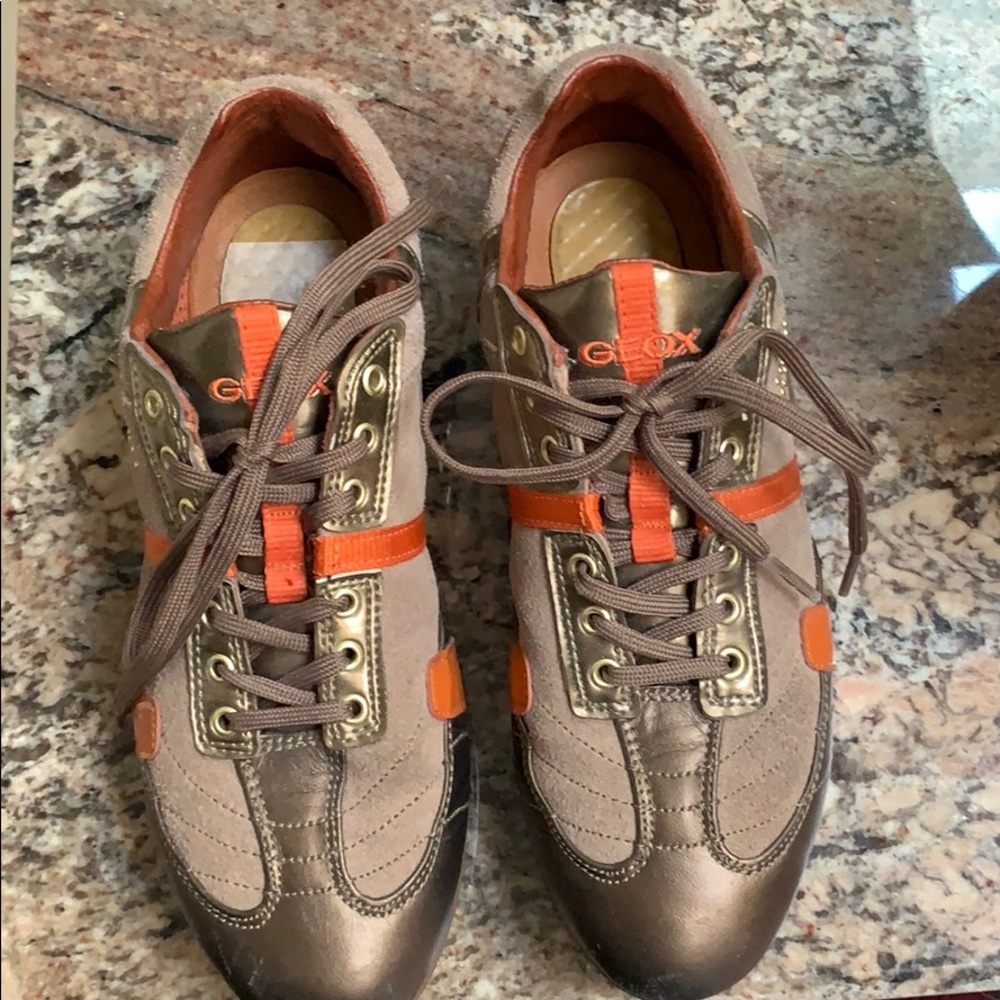 Women’s driving shoes/sneakers